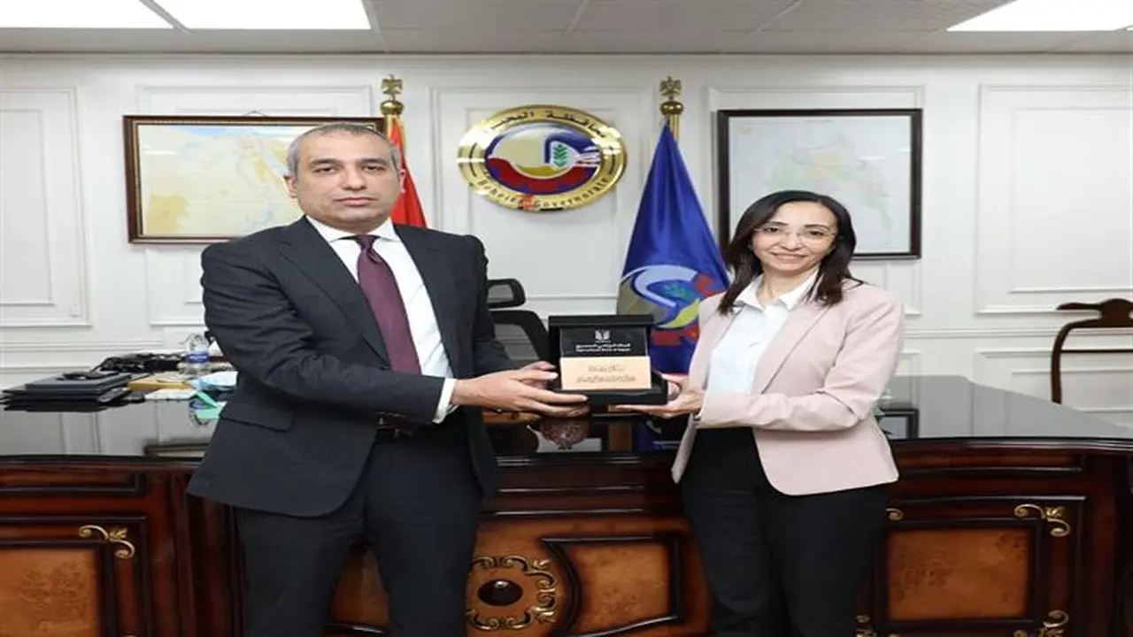 رئيس البنك الزراعي ومحافظ البحيرة يناقشان برامج تمويل صغار المزارعين